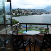 湖を眺める部屋のベランダ