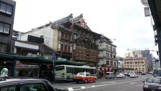 いつも通り過ぎる「南座」