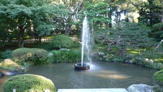 シンプルながら美しい噴水