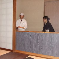 部屋に板前がきて仕上げをします