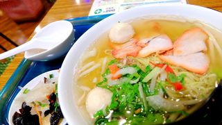 屋台風のタイ料理レストラン