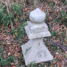 風情のある山道を山頂目指して歩きます