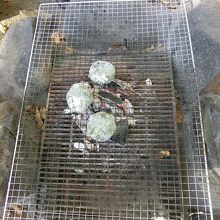 炭焼きで焼き肉最高。写真撮るの忘れるくらい。〆の焼き餅です。