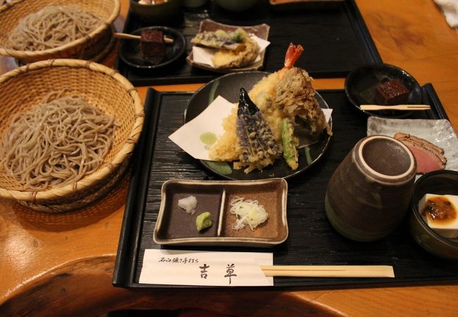 蕎麦にするか、讃岐うどんにするか・・・