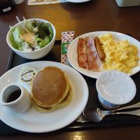 スクランブルエッグ×パンケーキ×コーヒー