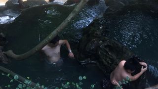 源泉かけ流しの天然温泉