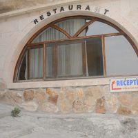 １０２号室窓外、通路から。