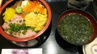 パサールに寄った時にはここで食べています