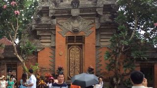 入口付近は見学自由