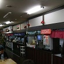 スナックコーナーでは、牛タン丼、ラーメンなどがあります