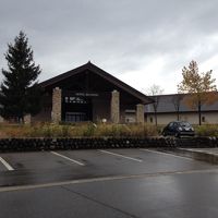 正面玄関（昼間）