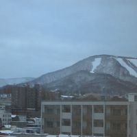 部屋から見えた雪化粧の天狗山