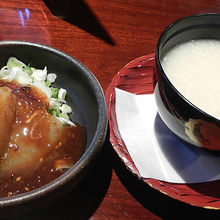 味噌田楽と甘酒　各250円