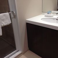 洗面台（入浴剤、歯ブラシセット、カミソリ、ヘアブラシ）