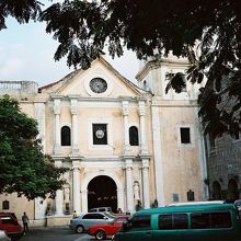 400年前に建築されたと思えない軽やかな外観。いい色合いだ。