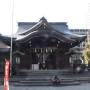 東海七福神の一つで、古来は海辺であった場所に造営された神社です。