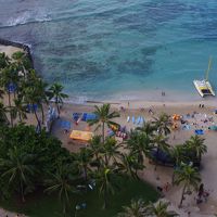 かのデューク・カハナモク像も真下に望めます。