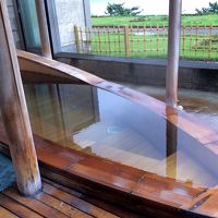 舟形の露天ヒノキ風呂（許可を得て撮影）