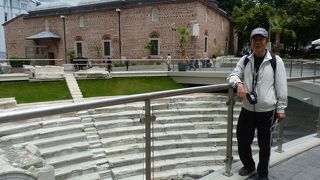 ローマの競技場跡が残る広場