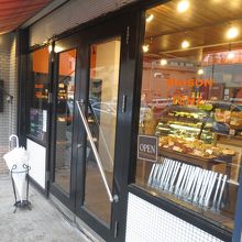 第二京浜に面しています。