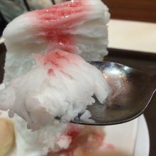 日本のかき氷とは違った風味　Lychee Snow s$5-