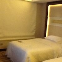 バスルームにカーテンを降ろすと