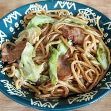 太平麺で食べ応えある黒石焼きそば