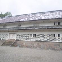 五十間長屋に較べて昔の建物