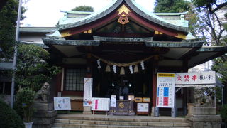 街中の神社