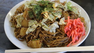 「じゃがいも入り栃木やきそば」がある駄菓子屋