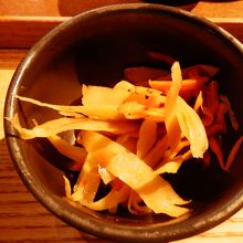定食についてある小鉢です。