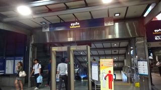 金属探知機があります