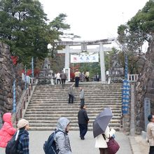 入口から少し入ったところです。