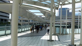 天候に左右されることなく歩行できます