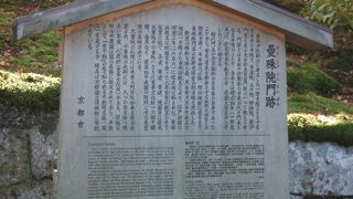 紅葉時期には歩くのがやっとです。