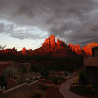 ホテル裏のトレッキングルートから見た夕景