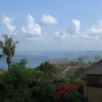 部屋のベランダから。右奥が空港。でも静かです。