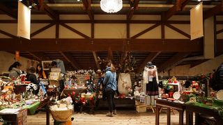 遊歩道でも散策しているかのように