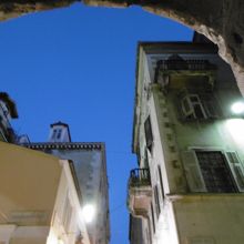 鉄の門を潜ってます