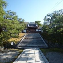JR京都駅から市バスで40分くらい。