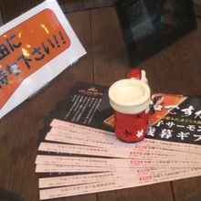 入口に置かれているチラシの様子