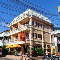 ２・３階が部屋で１回は、カフェになっている