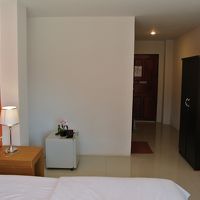 シンプルですが、テレビ・冷蔵庫等、一通りは揃っている。