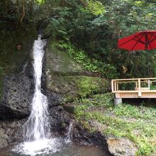 鶴仙峡の川床の風景