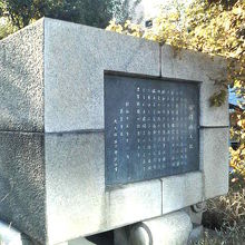 晴海通り沿いに建っています。