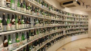 全国の日本酒が並んでいます