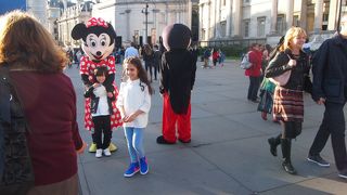 人がたくさん！路上パフーマンスも楽しい☆