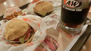 沖縄限定のバーガーショップ