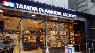 ２階はミニ四駆のサーキット場