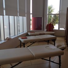 空港内のマッサージ屋